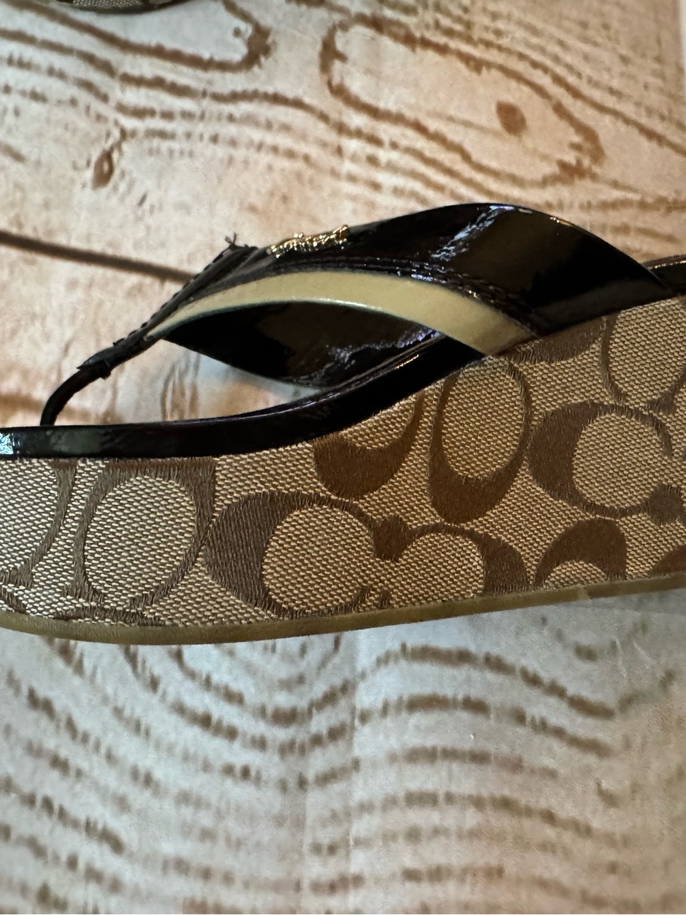 VGUC size 6 Coach Brown Patent Leather and Cream Logo Platform Thong Sandals - Picture 2 of 10